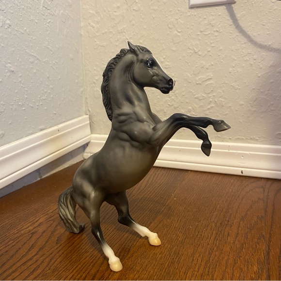 Breyer Elegant Black Horse Figurine - Picture 1 of 4